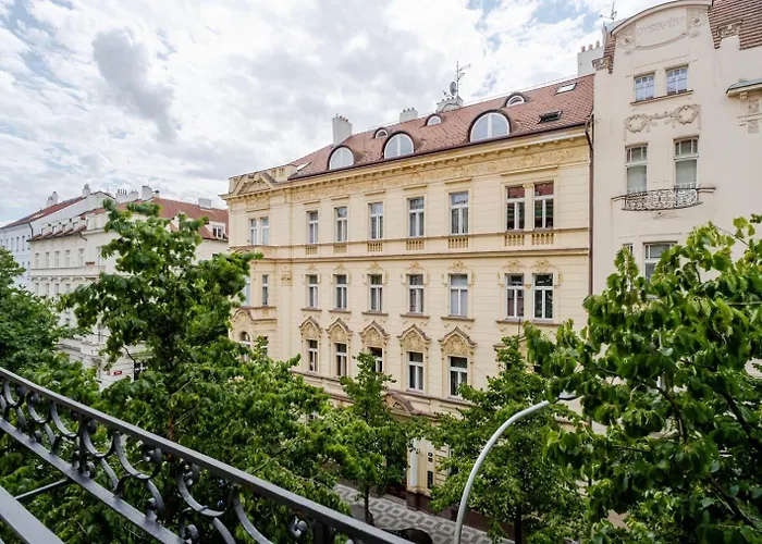 Blueground Vinohrady Balcony Nr Riegrovy Sady Prg-78