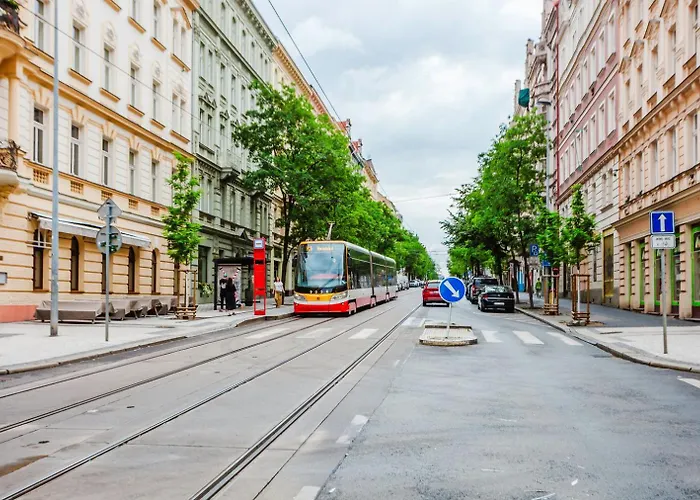 Blueground Vinohrady Balcony Nr Riegrovy Sady Prg-78 Prag